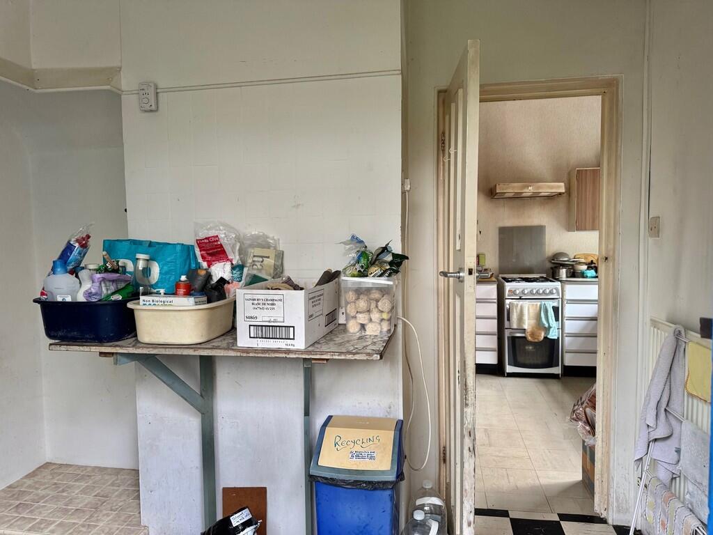 utility room to k...