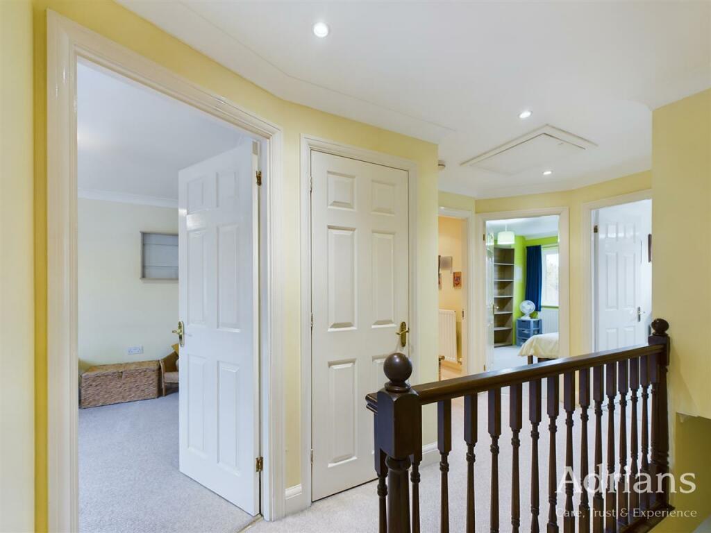 FIRST FLOOR LANDING