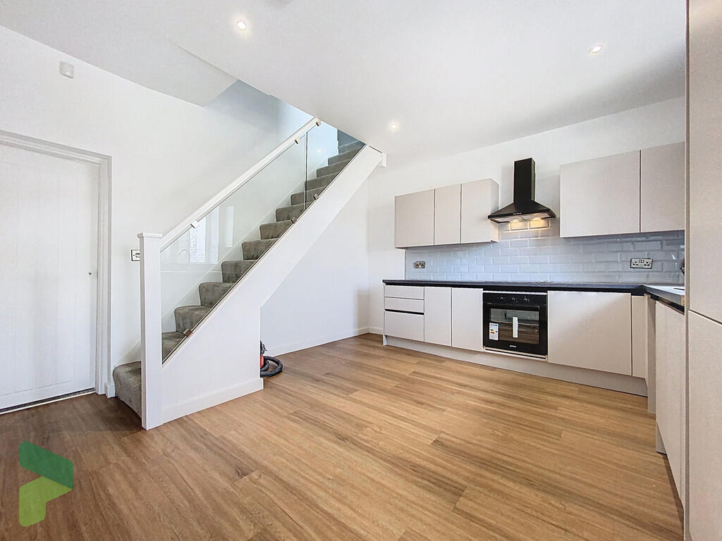 Newly Fitted Dini...