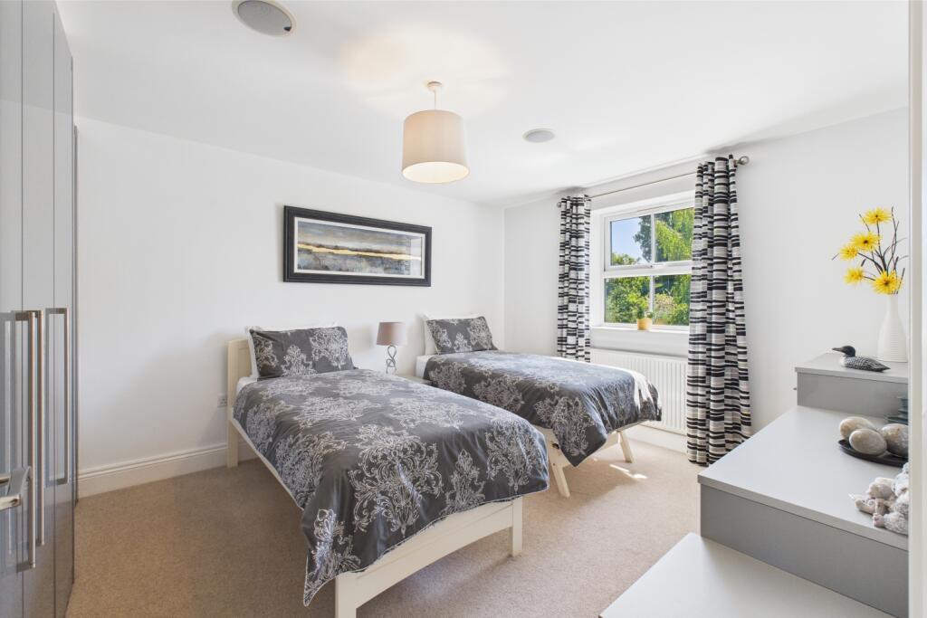 CAM03162G0-PR0273-STILL002