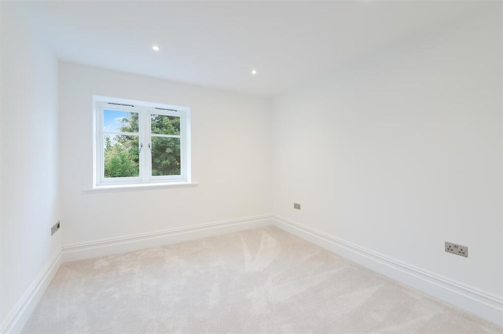 THE AVENUE,13B- (10).jpg