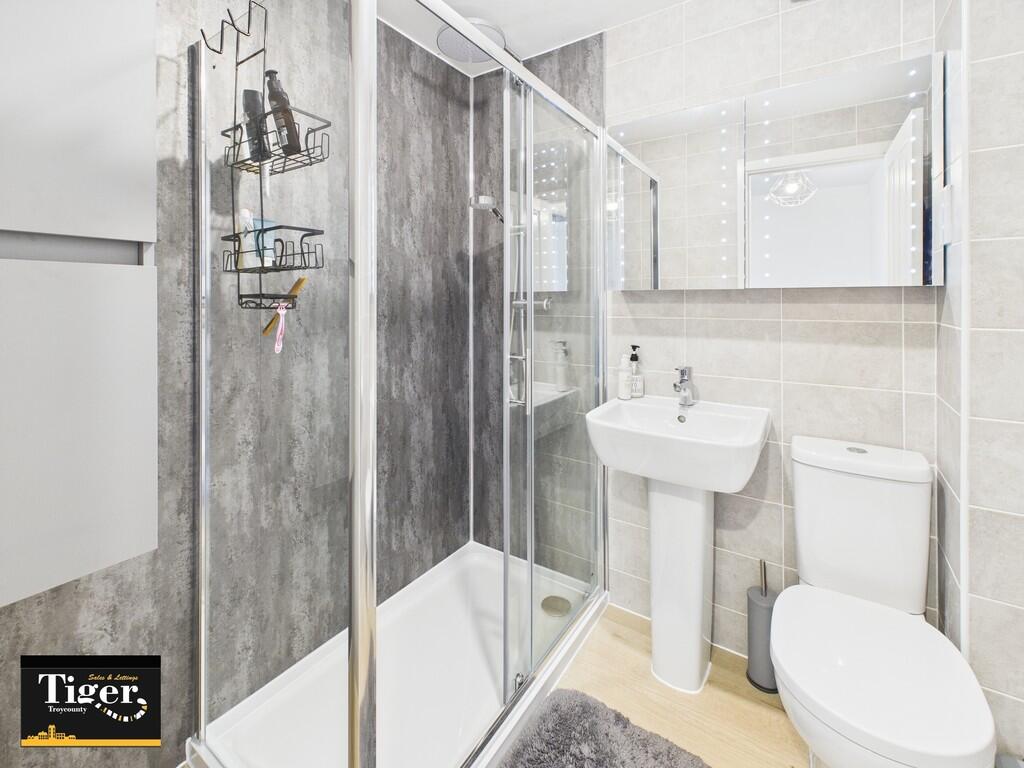 CAM02176G0-PR0519...