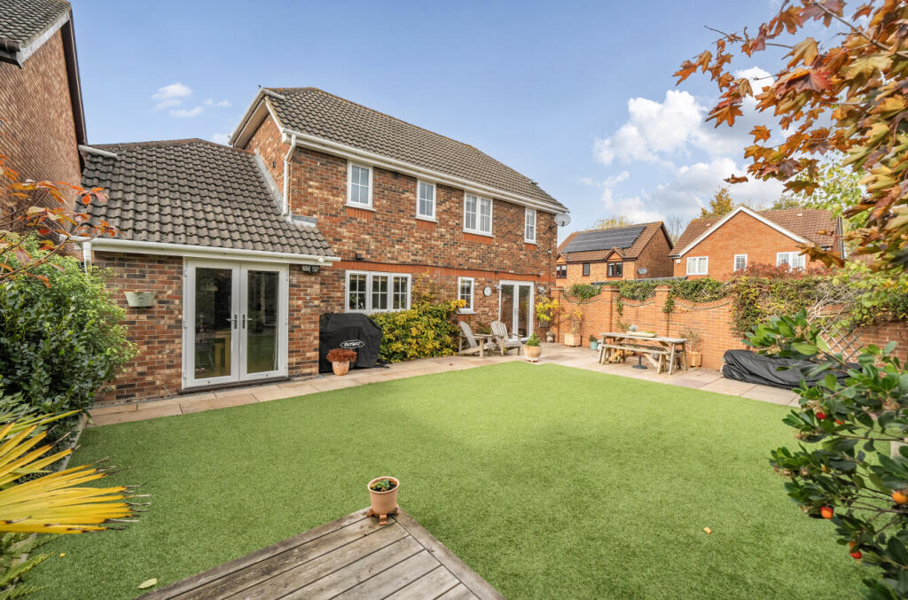 1373597-5-68ff6da...