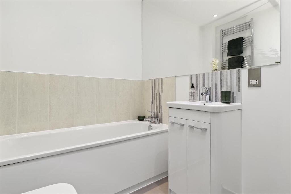 Main Bathoom