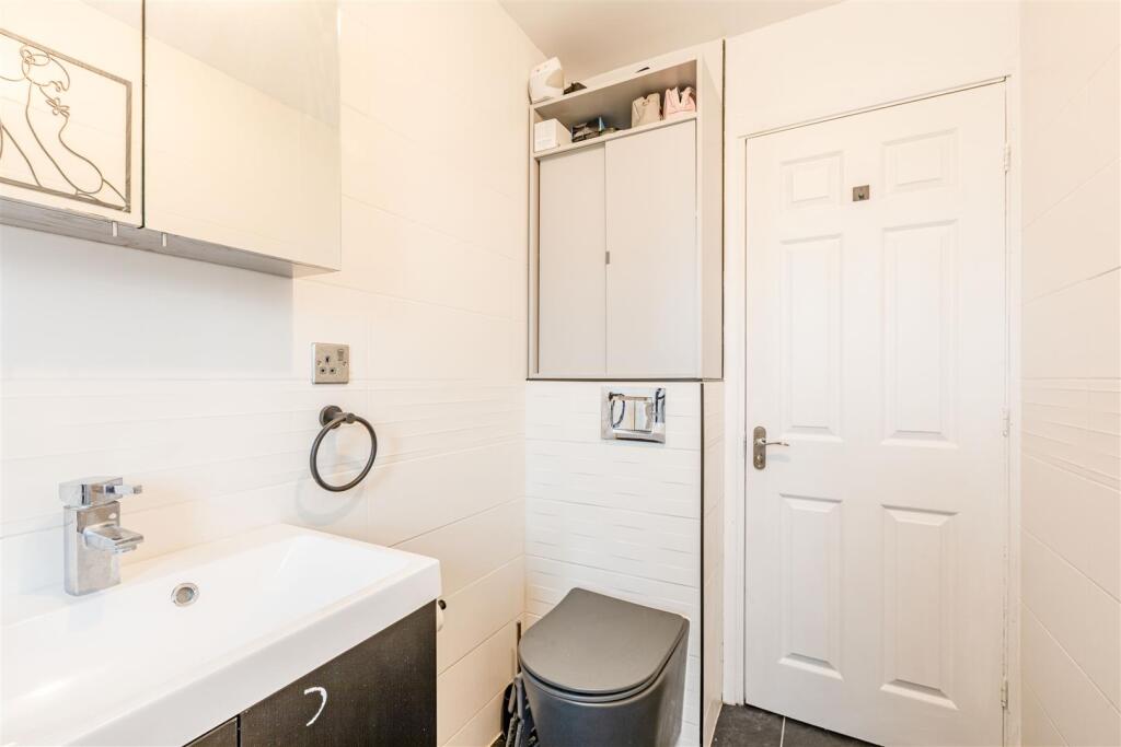57 Monks Crescent, Addlestone, KT15 1UX - 6.jpg