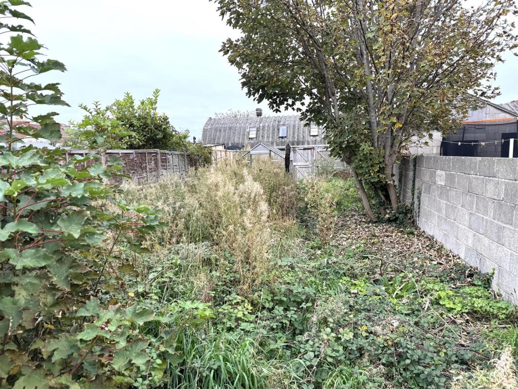 Rear 35 Drove Road garden.jpg