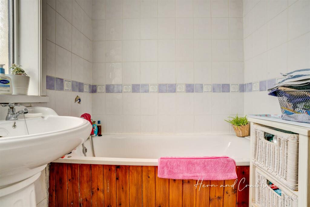 Heath Park Avenue, Heath, HernCrabtree (17).jpg