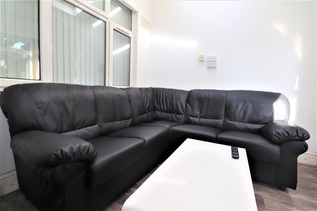 Kitchen/ Lounge