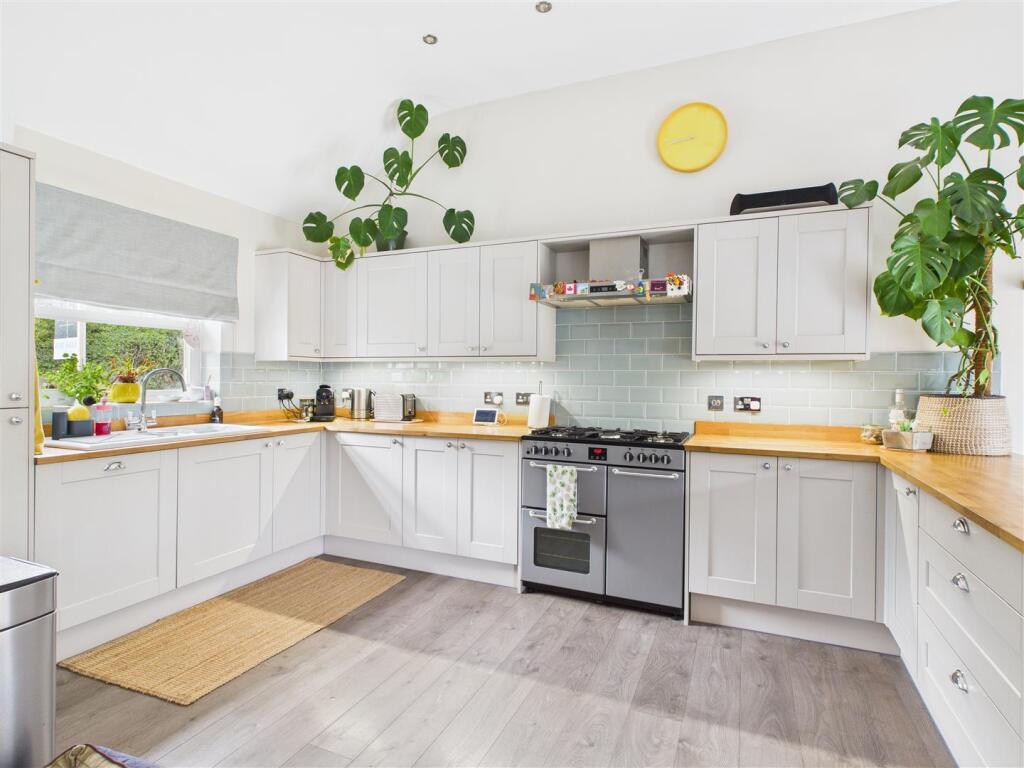 KITCHEN/ LIVING/ DINER