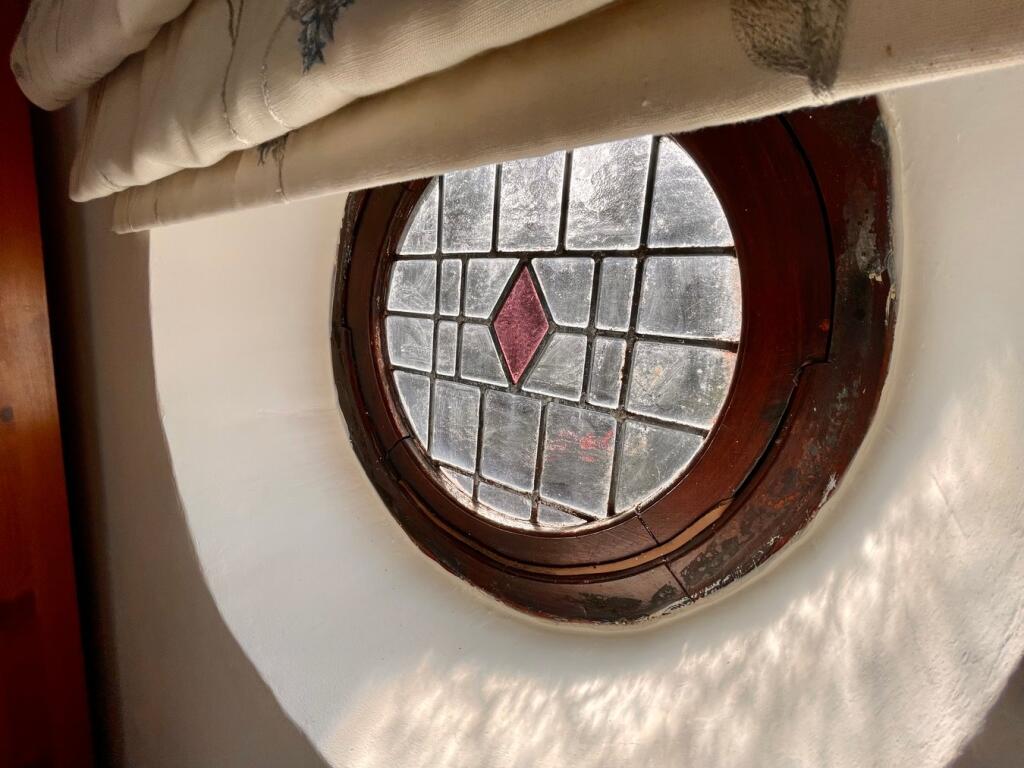 Through the round Window
