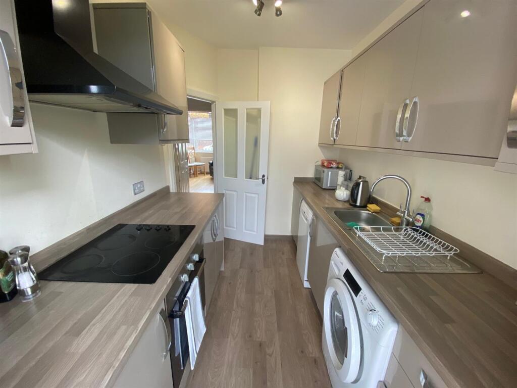 kitchen 2.jpg