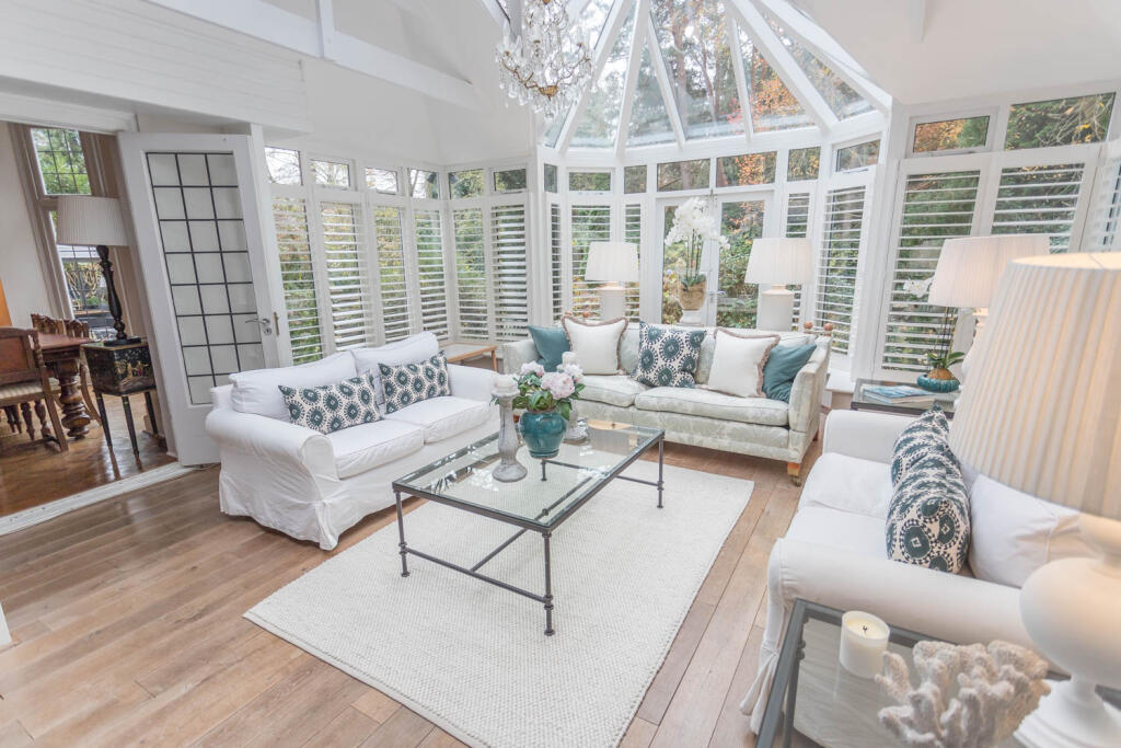 Bright Orangery with doors to Patio