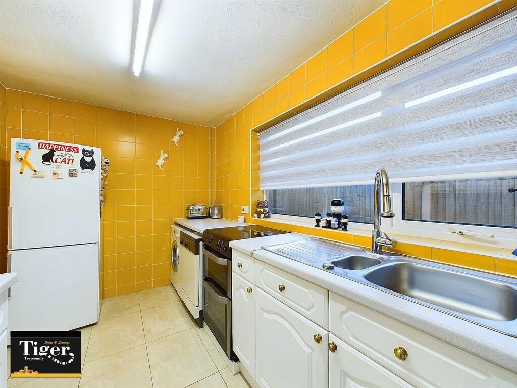 CAM02176G0-PR0453...