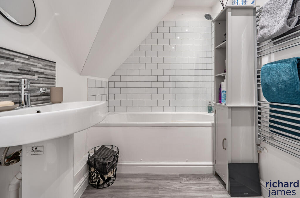 6118e568c26b41f8a6b9b5e2bf56b3e7