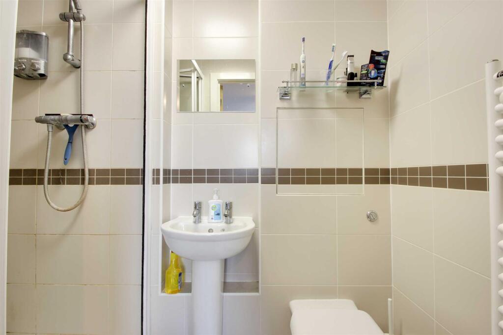 EN-SUITE SHOWER ROOM