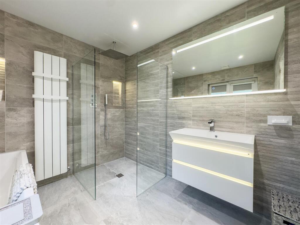Master ensuite