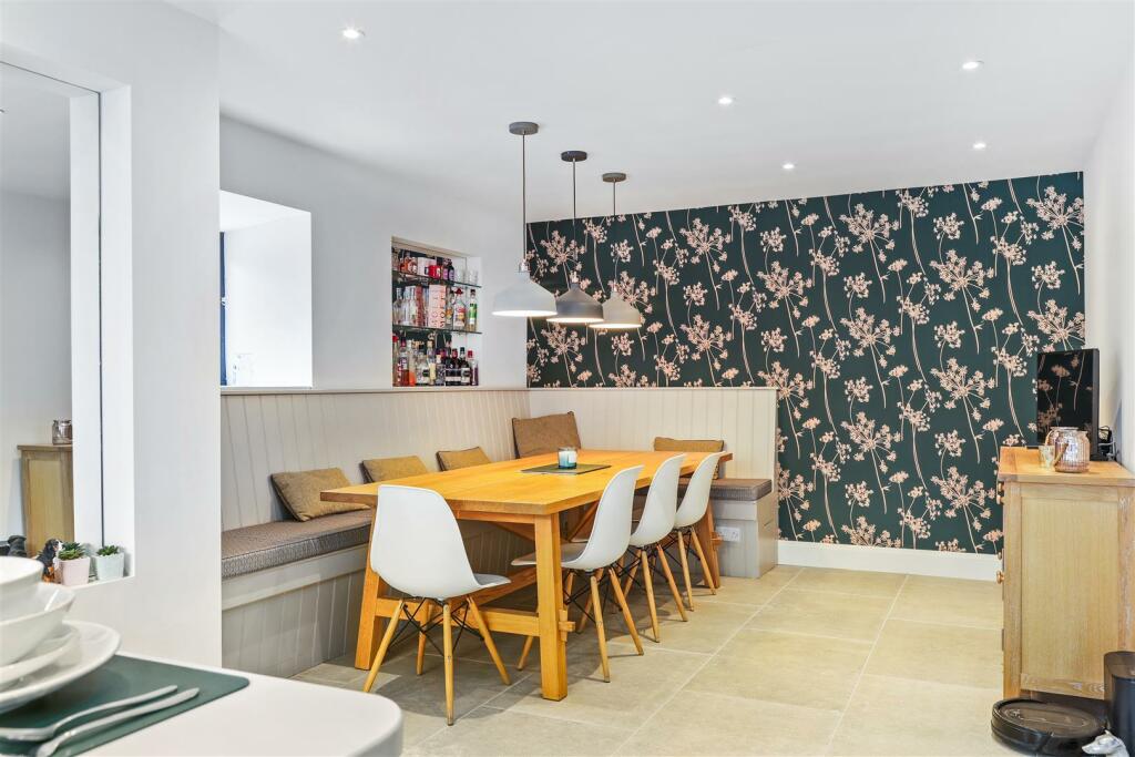 Dining Area.jpg