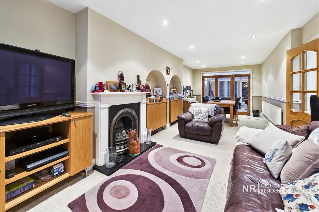 Lounge/Dining Room