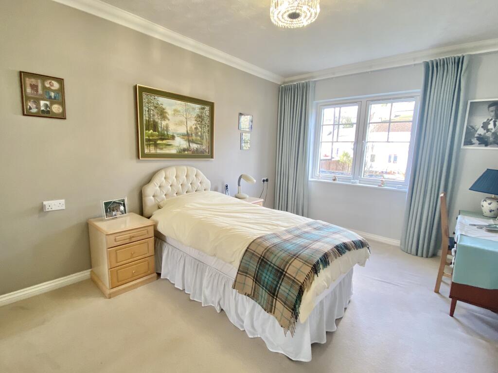 Double Bedroom with Fitted Wardrobes