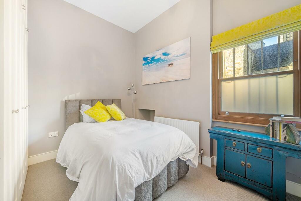 Bedroom (3).JPG