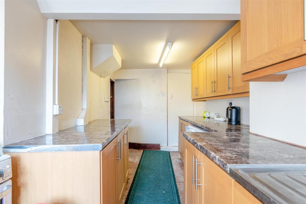 8637166-interior04.jpg