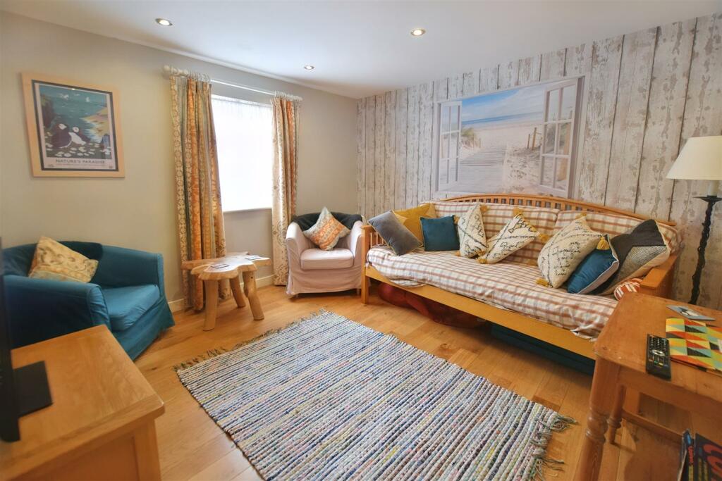 Reception Room/Bedroom