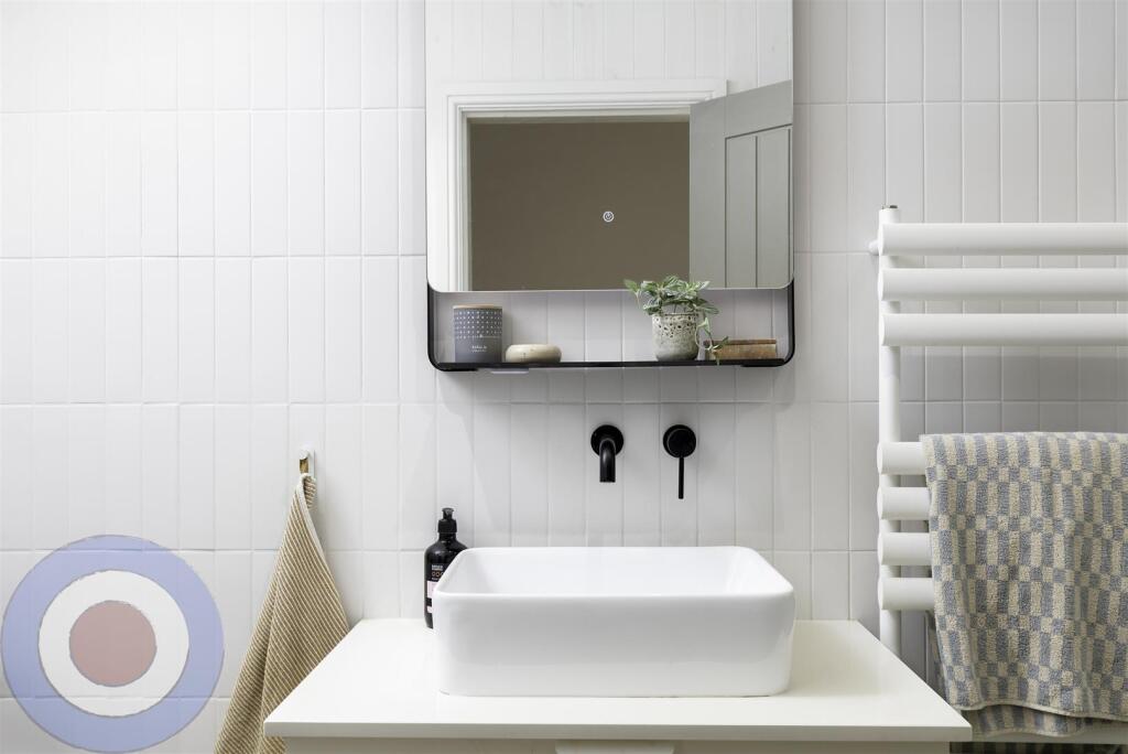bathroom_2-Edit.jpg