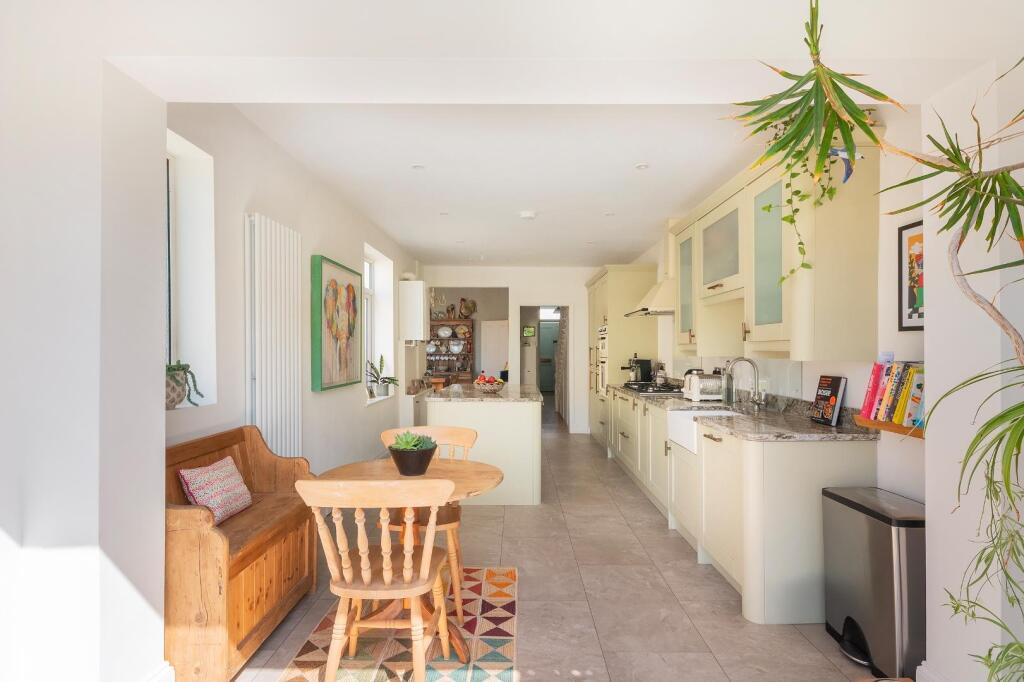 1B9RKE - Kitchen B.jpg