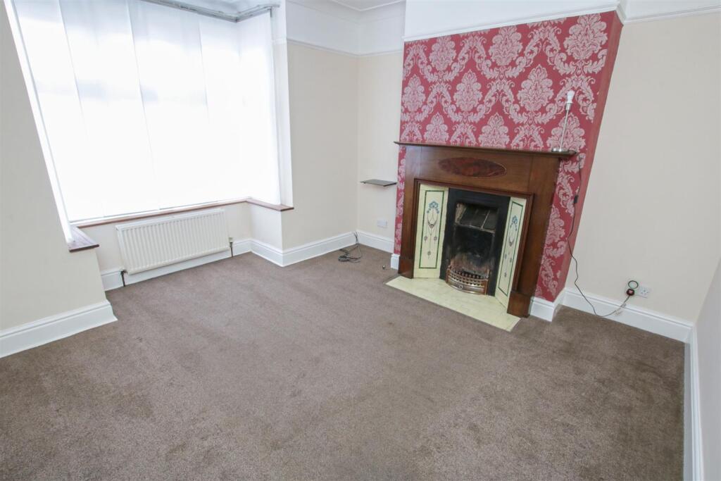 LOUNGE / RECEPTION ROOM
