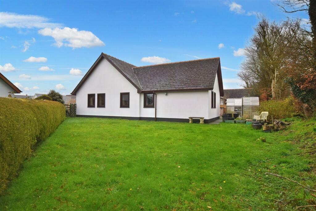 Side / Lawn