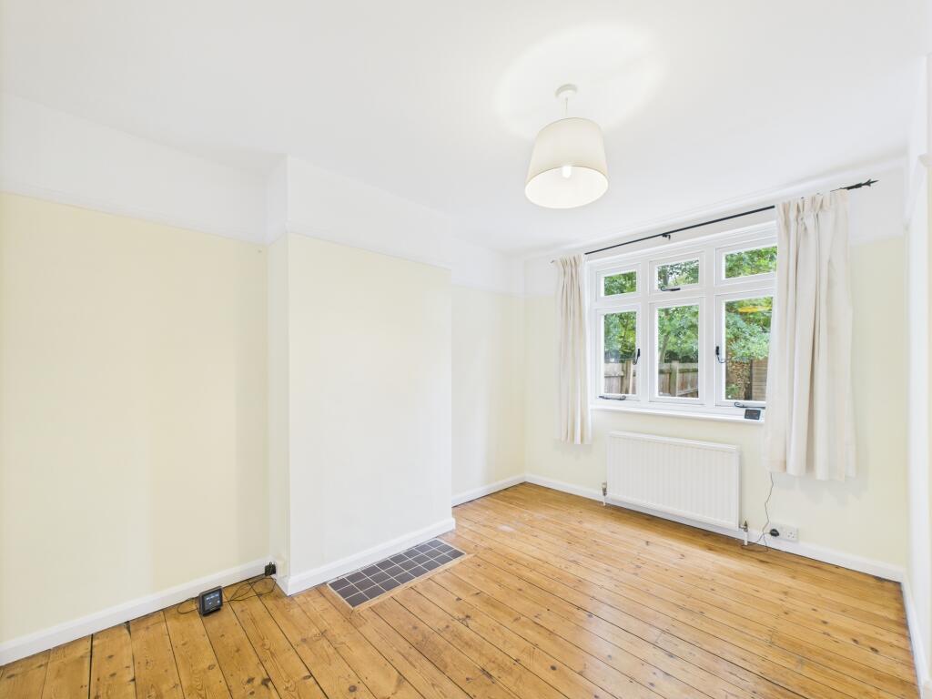 CAM02519G0-PR0317-STILL009