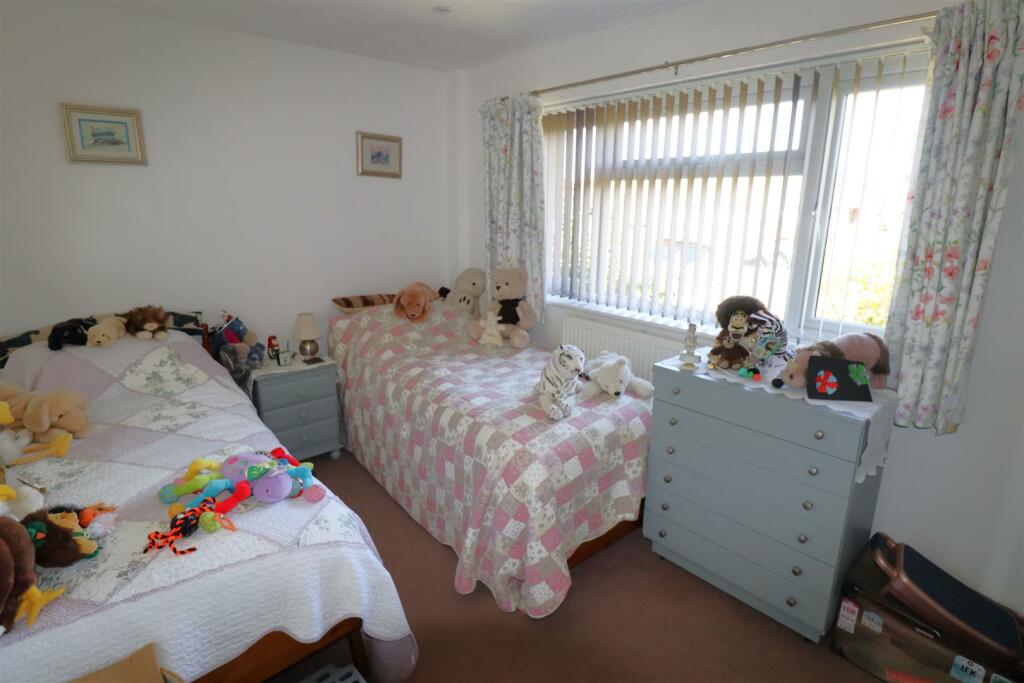 Bedroom 2.JPG