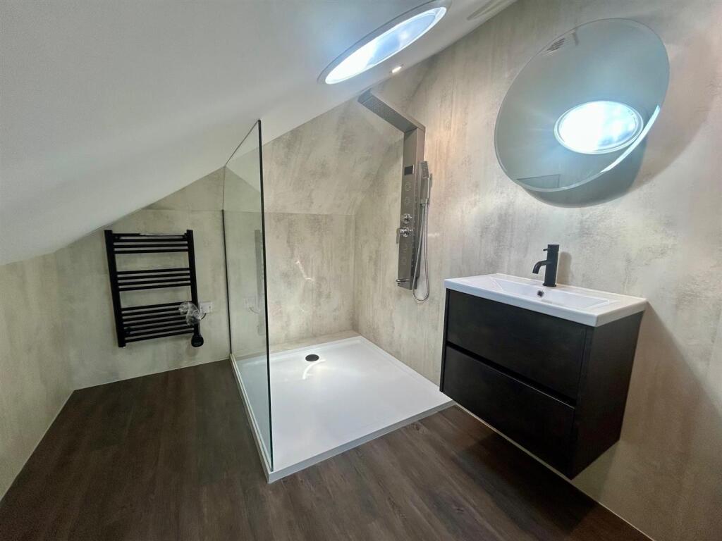 ensuite.jpg