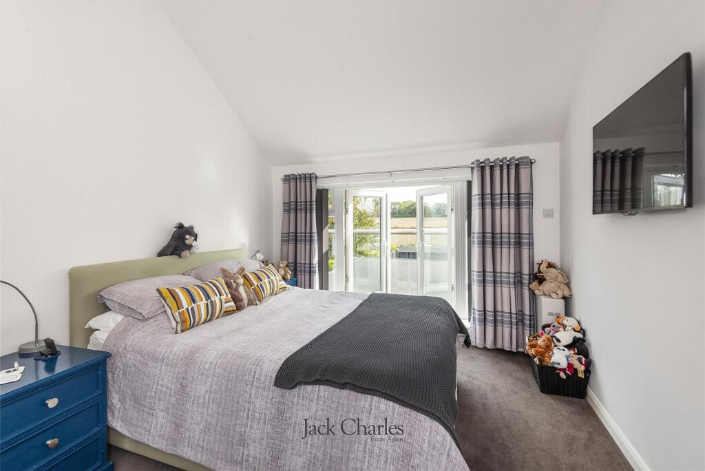 14 Fleming Way, TN10 4RU 016.jpg