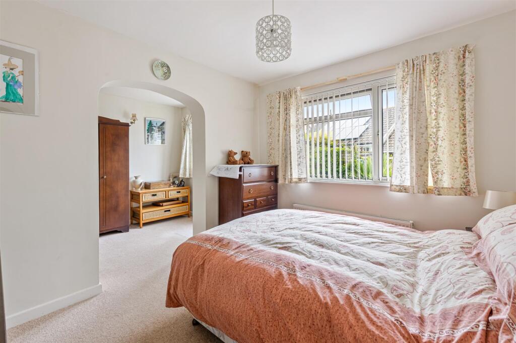 A12 - Frogmore - 250804.jpg