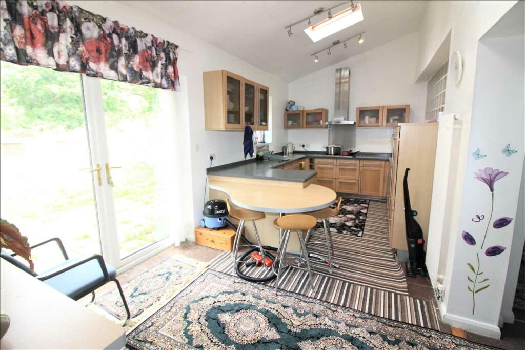 KITCHEN/BREAKFAST