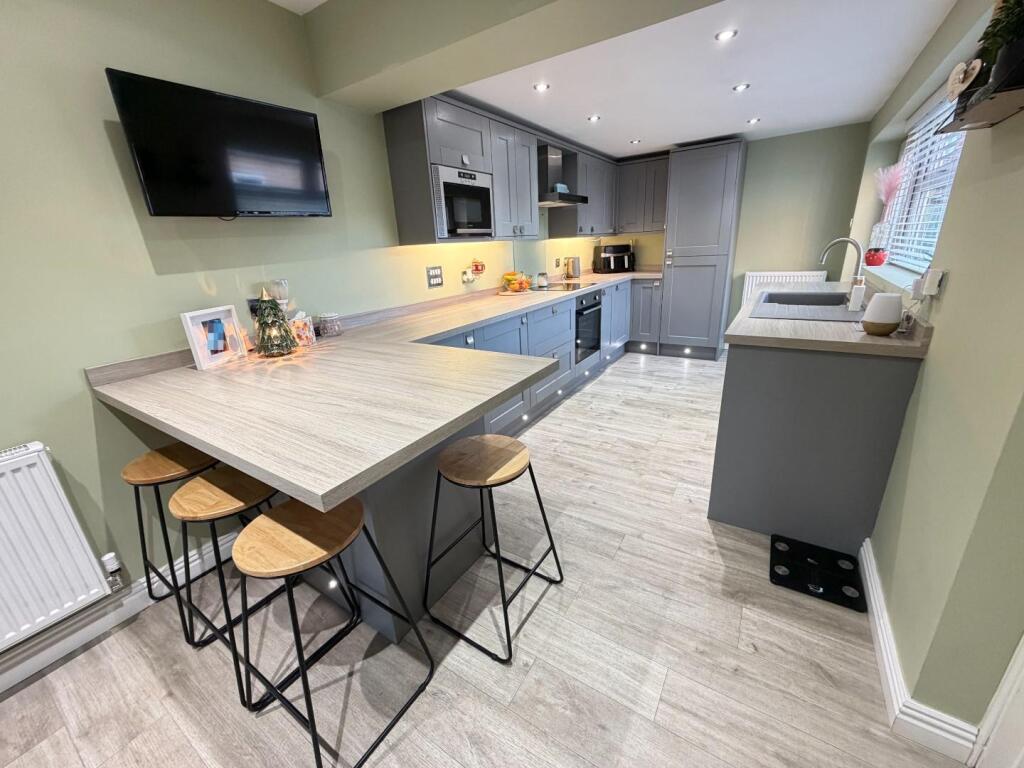 KITCHEN/BREAKFAST ROOM