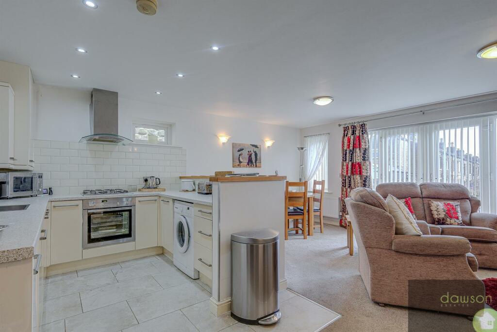 Lounge/Kitchen