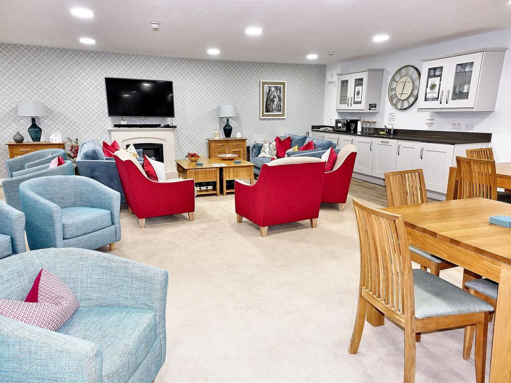 COMMUNAL LOUNGE