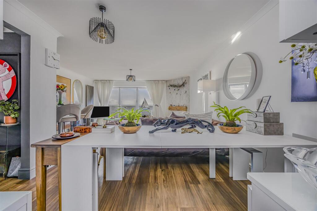 The Penthouse, 22 Bembridge Drive, Hayling Island-