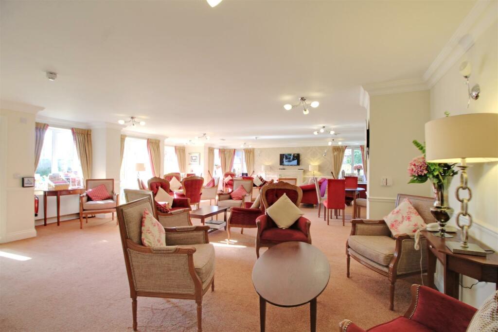Owners-Lounge-2.jpg
