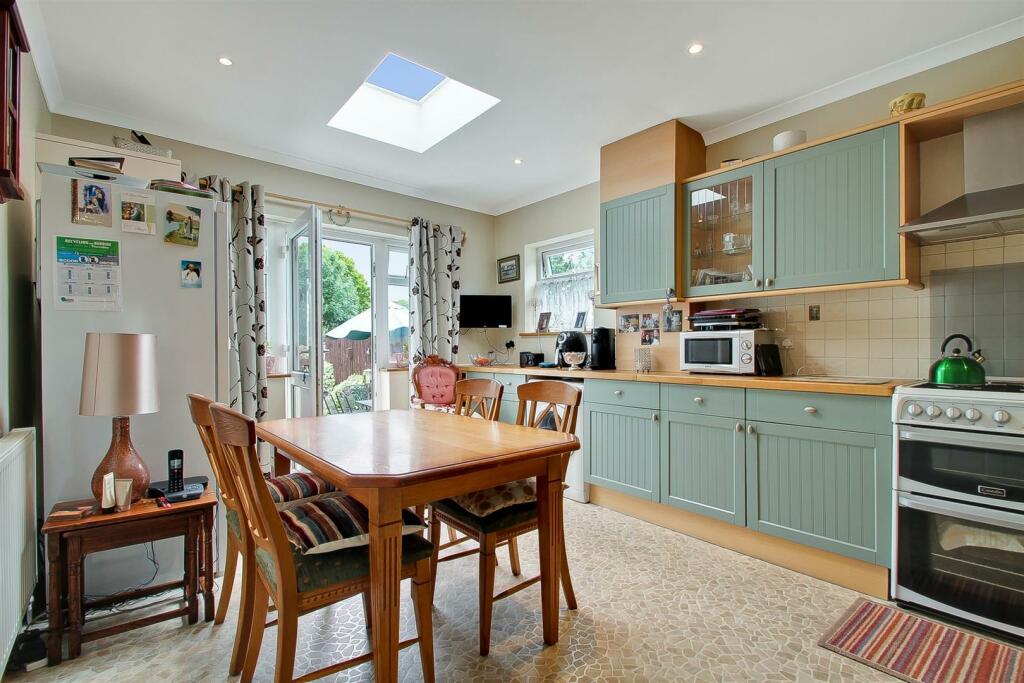 Kitchen 1.jpeg