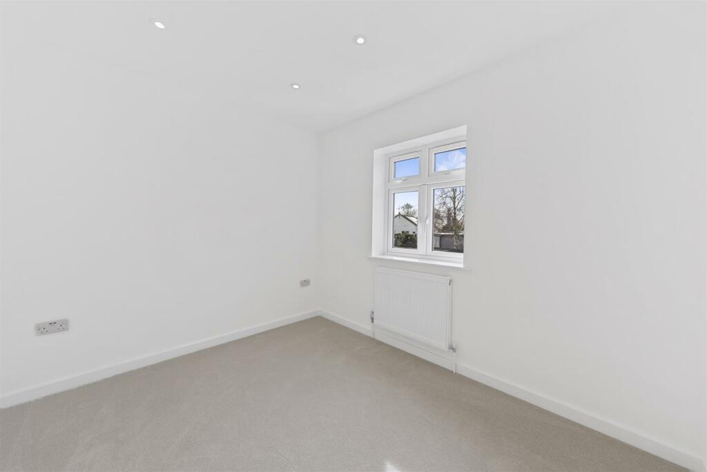 Bedroom 4.jpg