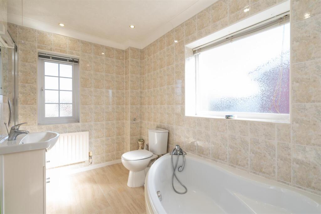 1 Hawbridge Close_13.jpg