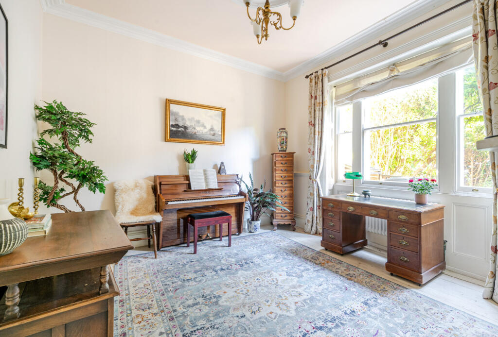 1359132-10-68d660...