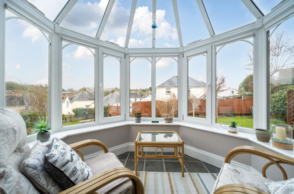 1395366-5-695e53e...