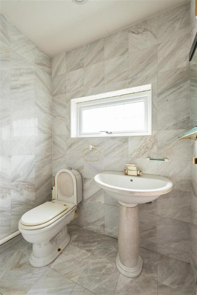 Hermitage Close, E18