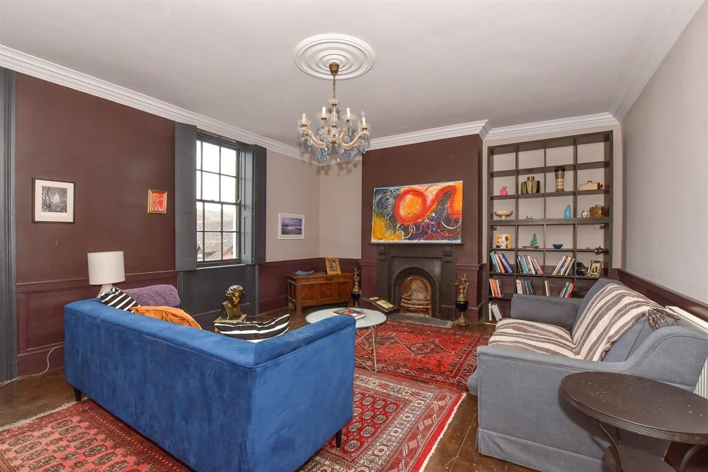 Living Room/ Bedroom