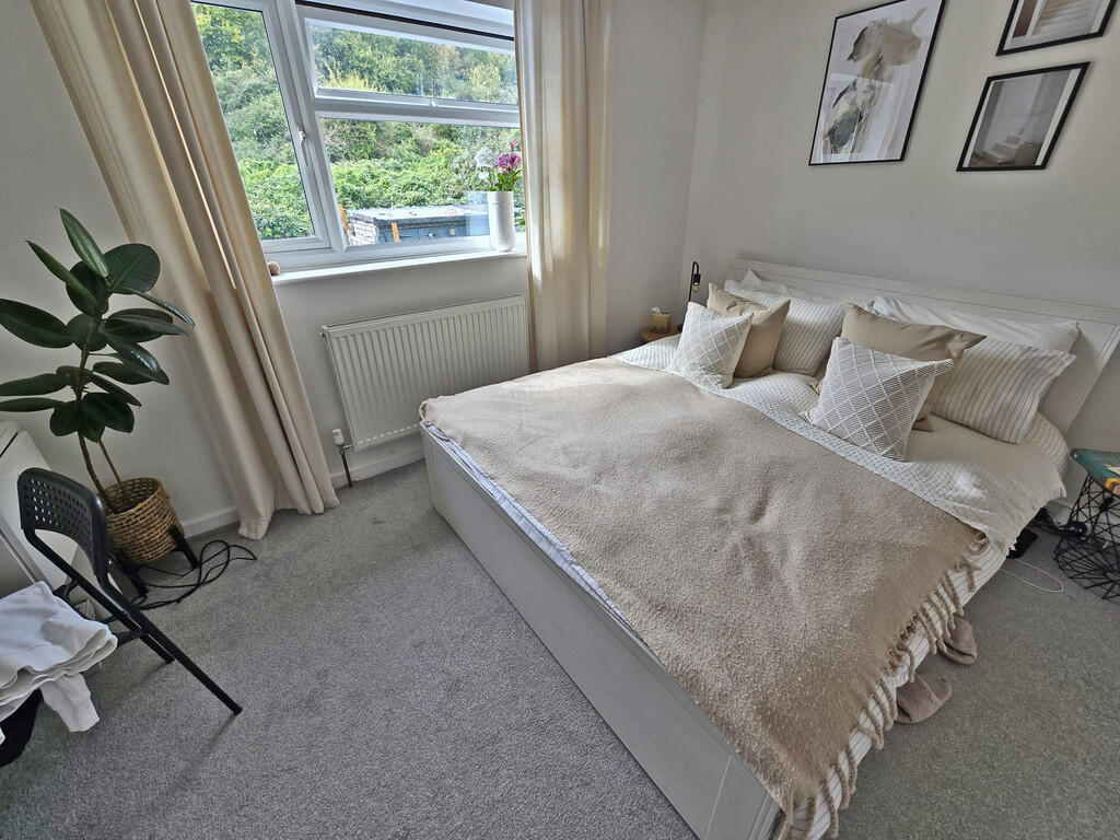 Bedroom 1 (1)