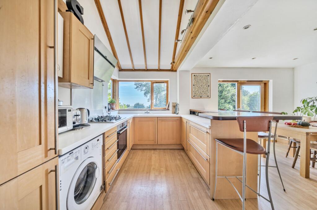Kitchen/ Dining Room